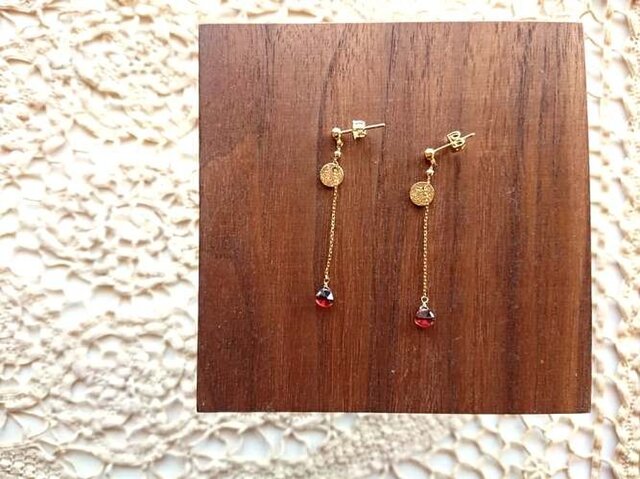 【受注生産】ピアス・イヤリング共通デザイン■Star Dust■Garnet & roundの画像1枚目