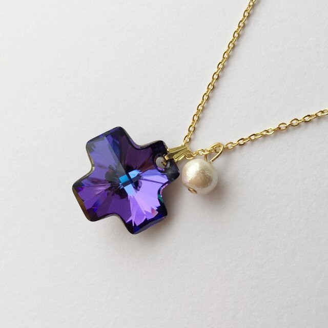 amethyst color cross necklaceの画像1枚目