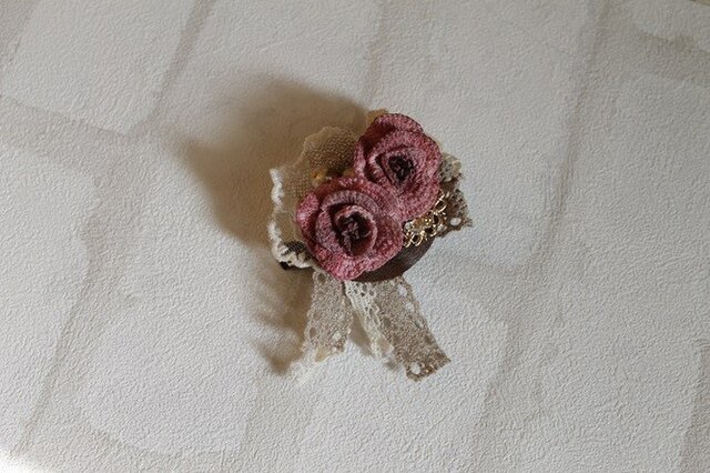 薔薇とコットンパールのブローチ*レッドの画像1枚目