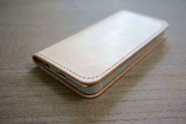 牛革 iPhone5/5sカバー ヌメ革 レザーケース 手帳型 ナチュラルカラーの画像1枚目