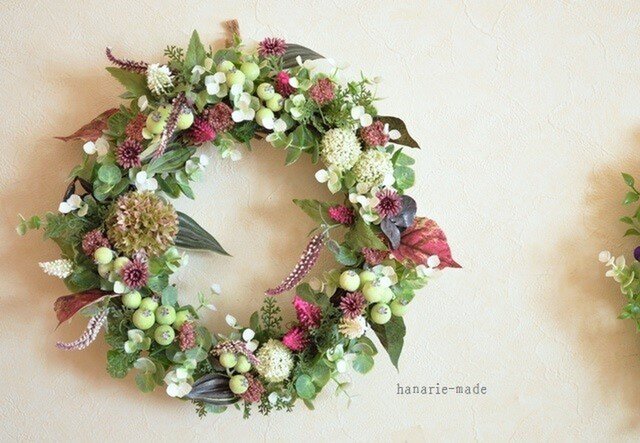 白と紅色:wreathの画像1枚目