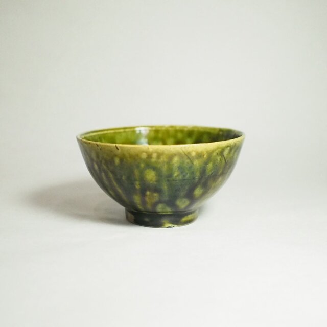 綺麗な明るいグリーンのめし碗。織部飯碗、伝統の品格 (OM02)の画像1枚目