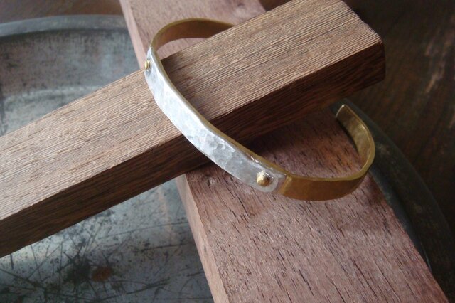 シルバーアクセントの真鍮バングル tools van de Luneの画像1枚目