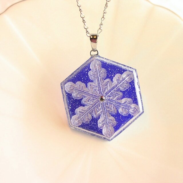 雪の結晶ネックレス①(ロイヤルブルー)の画像1枚目