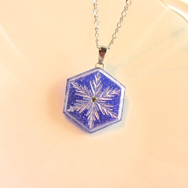 雪の結晶ネックレス②(ロイヤルブルー)の画像1枚目