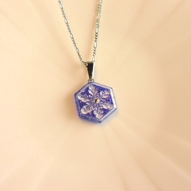 雪の結晶ネックレス③(ロイヤルブルー)の画像1枚目