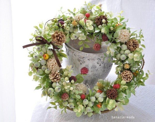 ベリーと木の実 枝をそえて(2):wreathの画像1枚目