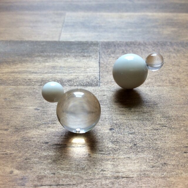 ○⚪︎ピアスclear+white【ガラスピアス】【ガラスイヤリング】の画像1枚目