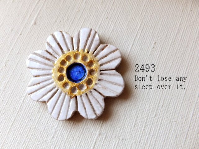 シンプルシックなお花ブローチ | iichi 日々の暮らしを心地よくする