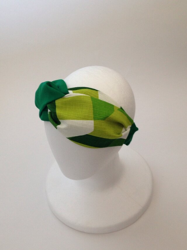 greenのチェック柄のクロスターバンの画像1枚目