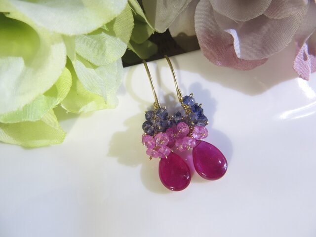 Sold:大粒ルビー×ピンクサファイア×アイオライトのピアスの画像1枚目