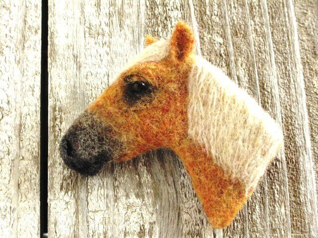 馬のブローチ ~パロミノ編~の画像1枚目