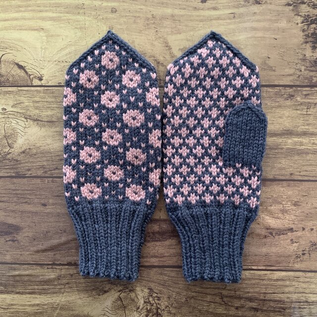 【受注制作】北欧伝統柄のミトン（ブルーグレー×ピンク）