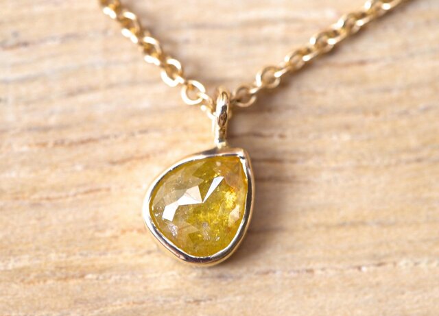 Petal Of Sun Diamond Necklaceの画像1枚目