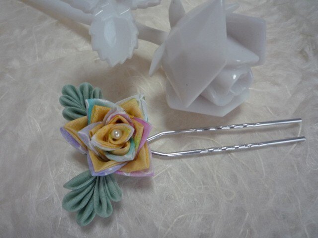 三角バラのかんざし yellow & greenの画像1枚目