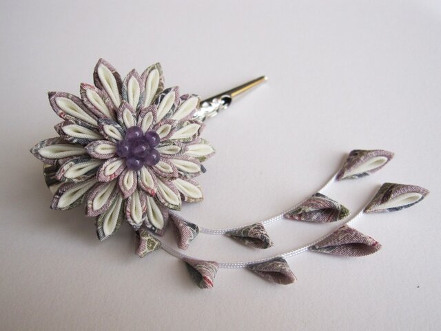 シー陶器とつまみ細工のヘアクリップ シー陶器とつまみ細工のヘアクリップ