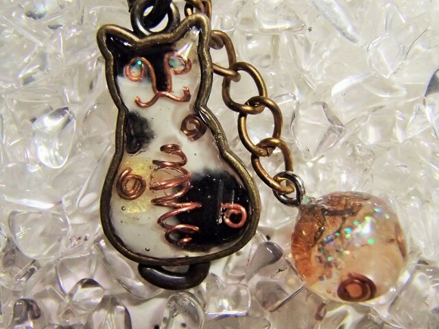 オルゴナイト/キーホルダー/三毛猫 | iichi 日々の暮らしを