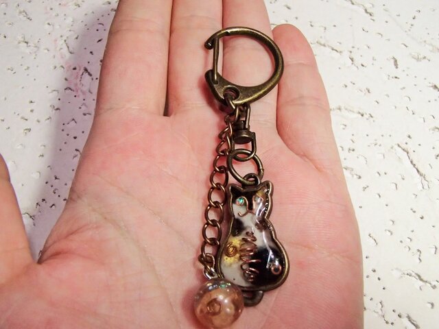 オルゴナイト/キーホルダー/三毛猫 | iichi 日々の暮らしを心地よく