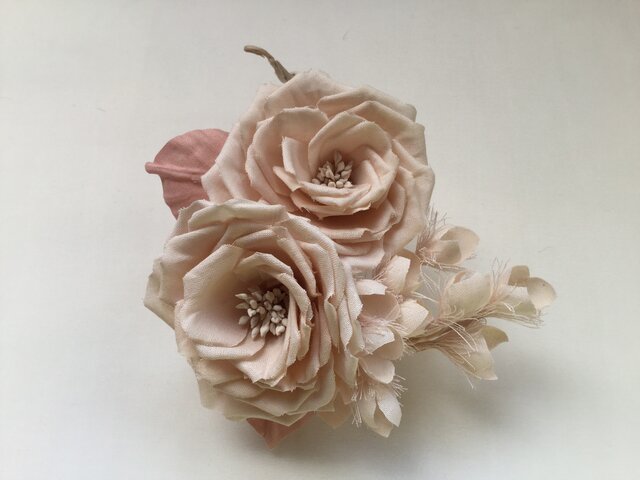 再販ベージュピンクの薔薇と鈴蘭の画像1枚目