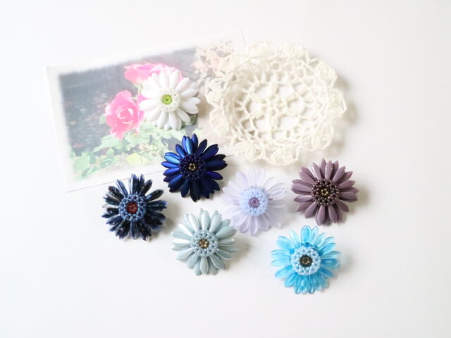 限定価格セール ガーベラのブローチ ホワイト 残りわずか