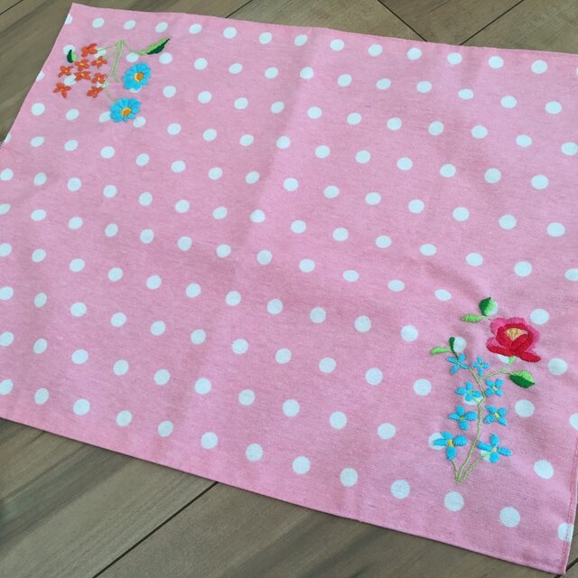 ポップなハンガリー刺繍ランチョンマットの画像1枚目