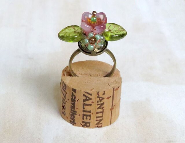 お花の指輪(ミルキーピンク)の画像1枚目