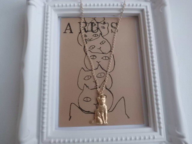 お澄まし猫さんのネックレスの画像1枚目