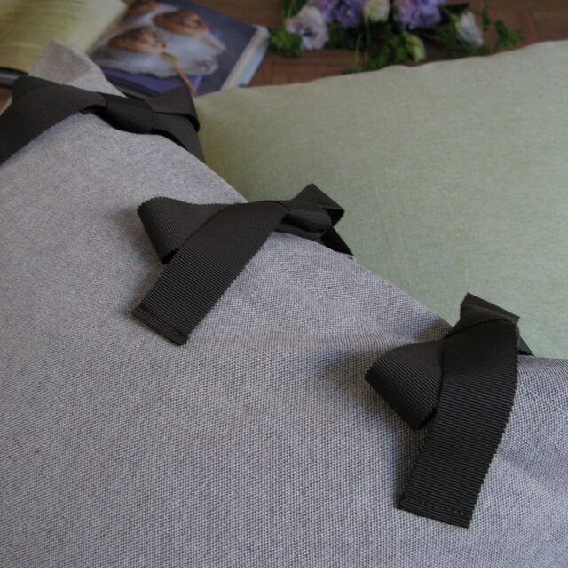 canvas chambray クッションセット ribbon SQ (カバー+ヌードクッション)の画像1枚目