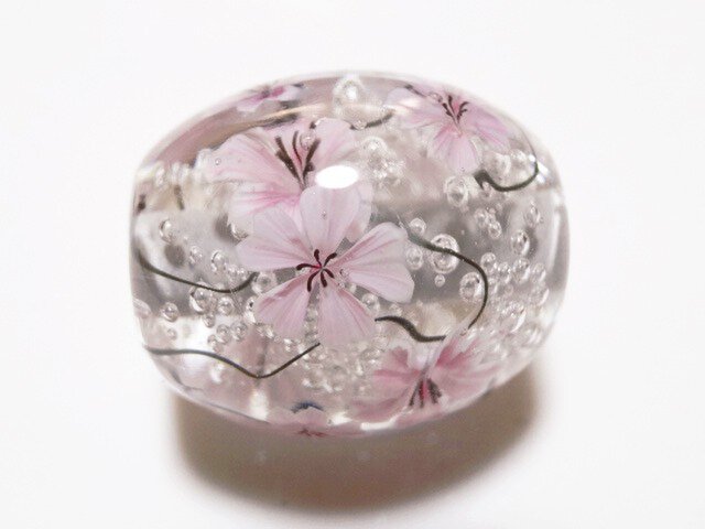 桜のとんぼ玉 | iichi 日々の暮らしを心地よくするハンドメイド