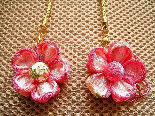 桃の花のチャーム(A)の画像1枚目