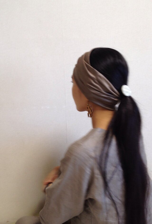 ハンドプリントレザーのヘアゴム アラビアの幾何学模様 大人のエスニックの画像1枚目