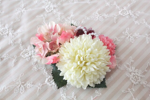 桜とピンポンマムの髪飾りの画像1枚目