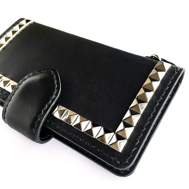 iPhoneケース 7/6/6s/5/5s/SE(Pyramid studs) レザー / 本革 ▶お名入れ可の画像1枚目