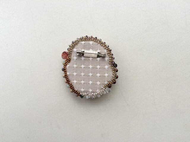 ビーズ刺繍のブローチ カーニバル | iichi 日々の暮らしを
