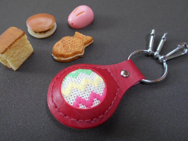 こぎん刺しキーホルダー■赤×カラフルの画像1枚目