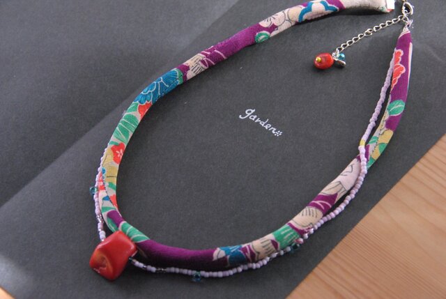 夢〜Yume〜 『古代さんご＆花柄和布ネックレス』（紫） | iichi 日々の