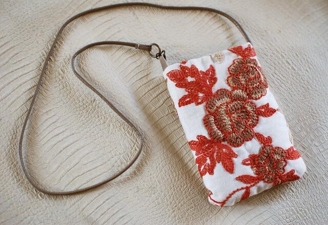 花刺繍生地×革紐のプチポシェットの画像1枚目