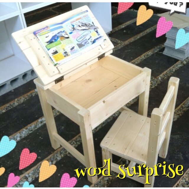 レトロ風キッズ机と椅子のセットの画像1枚目