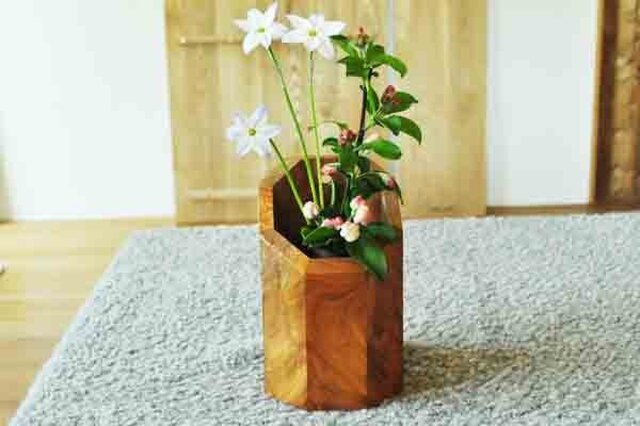 ケヤキの8角花挿しの画像1枚目