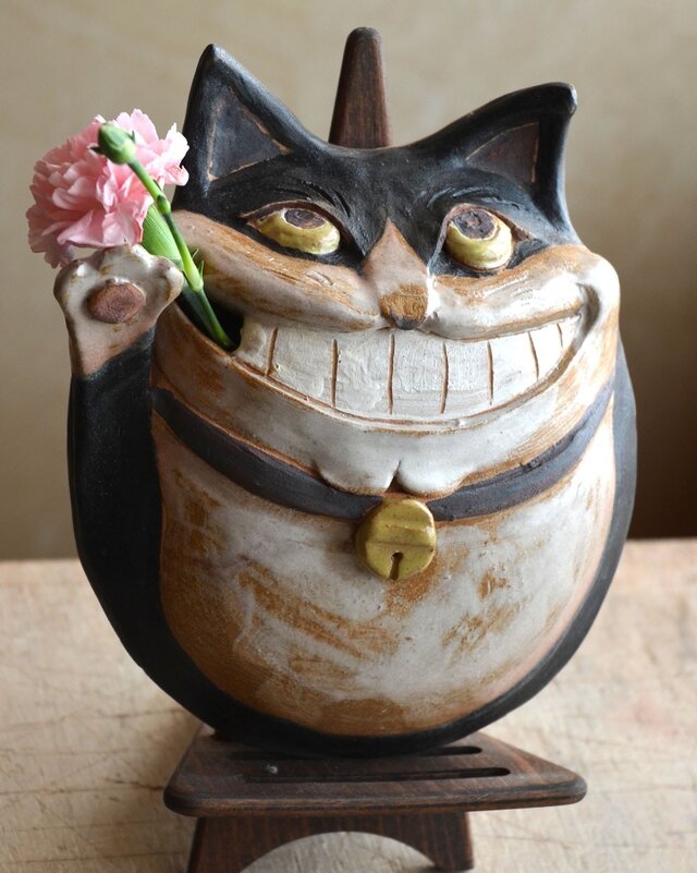 招き猫の壁掛け一輪挿し(クロ)の画像1枚目