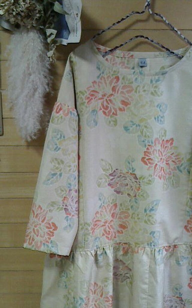 着物リメイク　紬　春色花柄肩落ちギャザーＯＰ