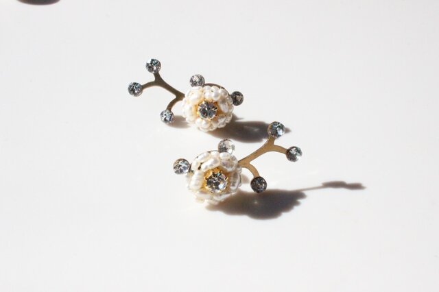 雪と白梅 (ピアス)の画像1枚目
