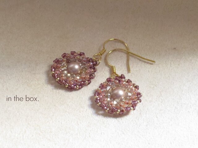 K様ご予約品 ワインカラーのお花ピアスの画像1枚目