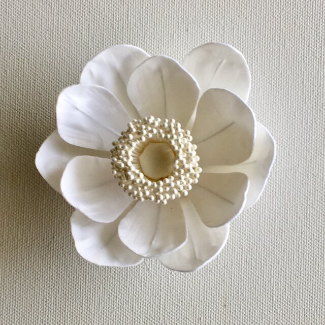 アネモネの布花コサージュ‐ホワイト-の画像1枚目
