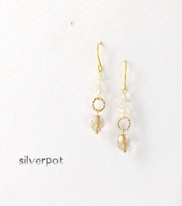 G101【4月の誕生石　水晶クリスタルクォーツ】とゴールドカラーの透明感　大人上品ピアス（パーツ変更可能）