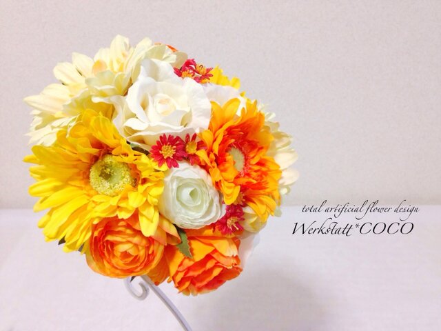 ラウンドブーケ*ガーベラと薔薇の画像1枚目