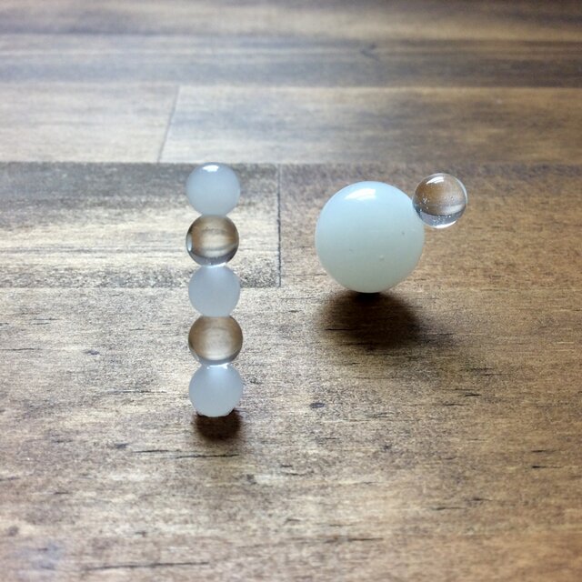 ⚪︎⚪︎⚪︎と〇⚪︎ピアスmilkywhite【ガラスピアス】【ガラスイヤリング】の画像1枚目