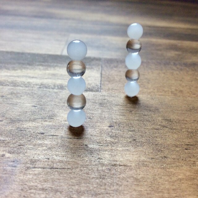 ⚪︎⚪︎⚪︎ピアスmilkywhite【ガラスピアス】【ガラスイヤリング】の画像1枚目