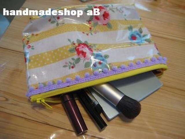 sold out!〔送料無料〕★ポーチ中★の画像1枚目