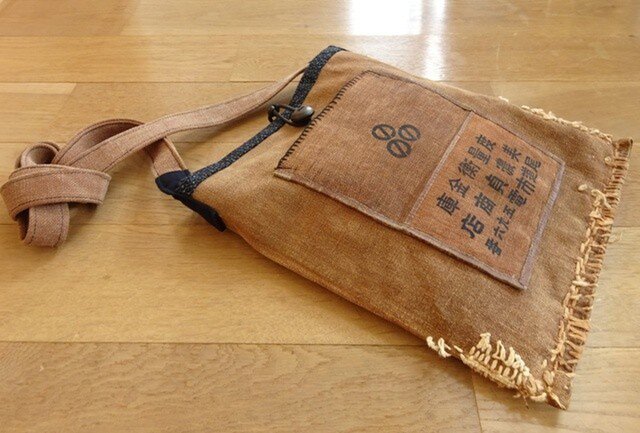 繕い跡を楽しむ酒袋の斜め掛けバッグの画像1枚目